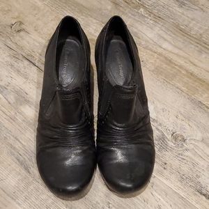 Black leather Bare Traps